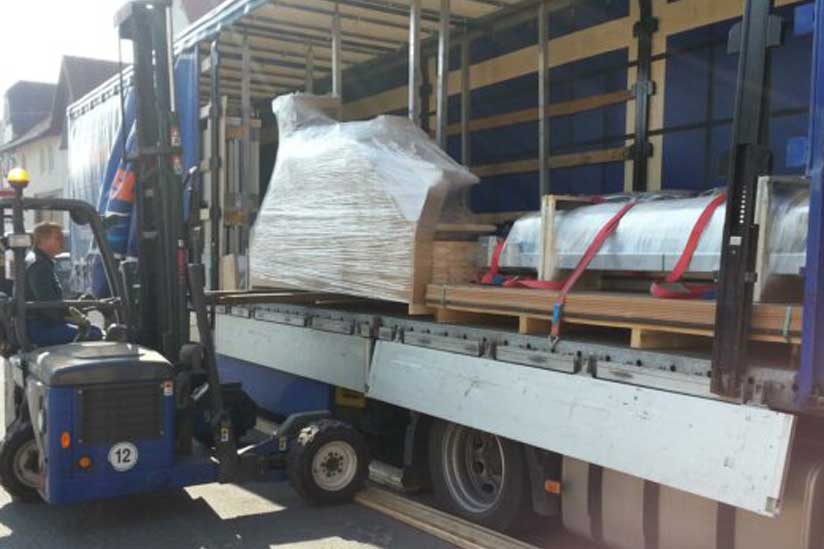 Gabelstapler mit Packstück