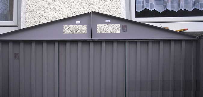 Metallgerätehaus, Dachschräge