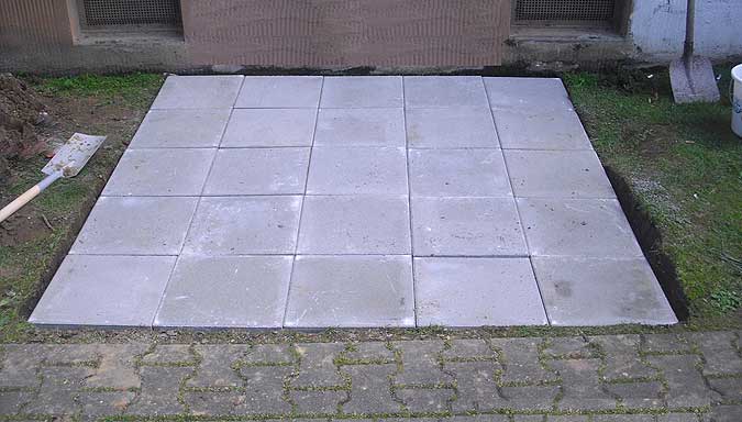 Bodenplatten fertig verlegt