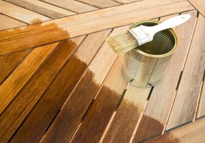 Naturholz-Gartenhaus: So ist der Lack nicht so schnell ab! Holzpflege