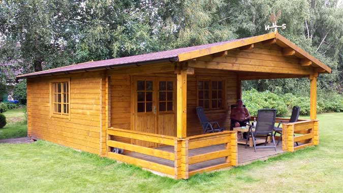 Gartenhaus mit Terrasse