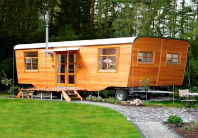 Ein Holzwagen für alle Fälle: 5 Hersteller von Zirkus- und Schäferwagen im Gespräch Wohlwagen-Modell-XL