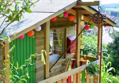 Ein Königreich für Kinder! Mit diesen Ideen für Spielhäuser werden Kinderträume wahr Kinderspielhaus-mit-Flaschenzug
