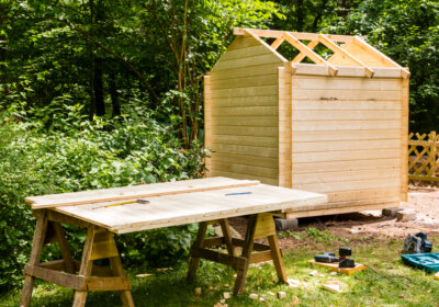 Gartenhaus am falschen Platz? So versetzt du es! Wie versetze ich ein Gartenhaus