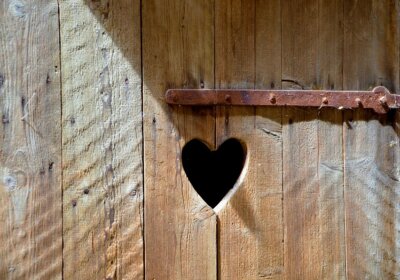 Toiletten für das Gartenhaus: Alles, was du wissen musst Herztür-toilette