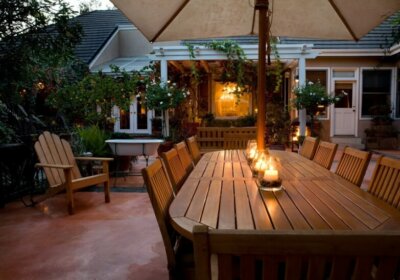 Terrasse heizen: So klappt’s mit Heizstrahler, Heizpilz, Kamin, Feuerkorb & Feuerschale Gartentisch beleuchtet
