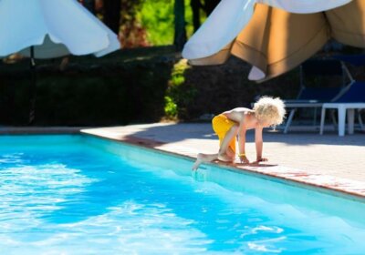Pool kindersicher machen: von A wie Abdeckung bis Z wie Zaun Pool kindersicher machen