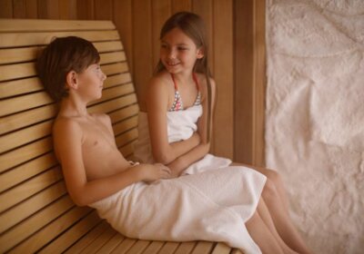 Sauna mit Kindern: Ab wann & wie lange ist es empfehlenswert? Sauna mit Kindern