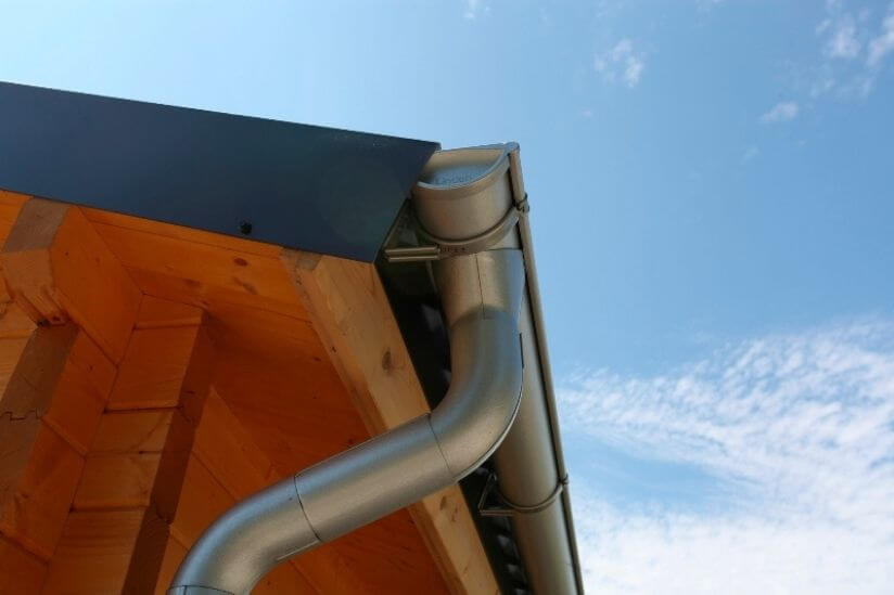 Regenrinne am Gartenhaus