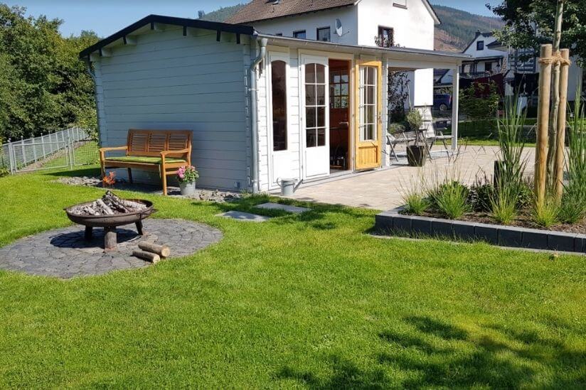 Grillplatz für Grillabende neben dem Gartenhaus Freiburg-44 ISO