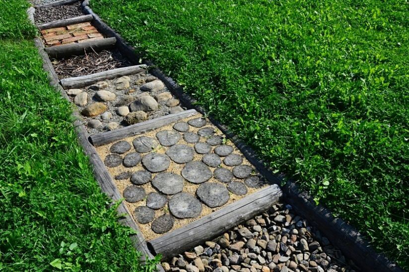 Barfußpfad im Wellness Garten