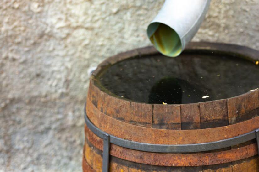 Regentonne anschließen: So machen Sie es richtig! regentonne-mit-anschluss